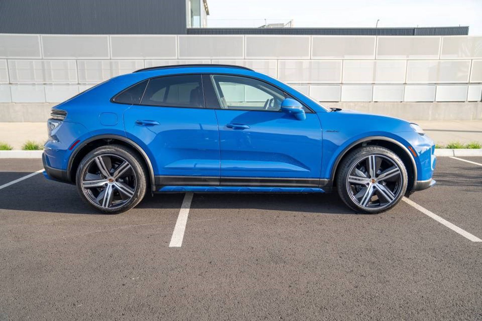 New 2026 Porsche Macan 4 Electric AWD/4WD image 8