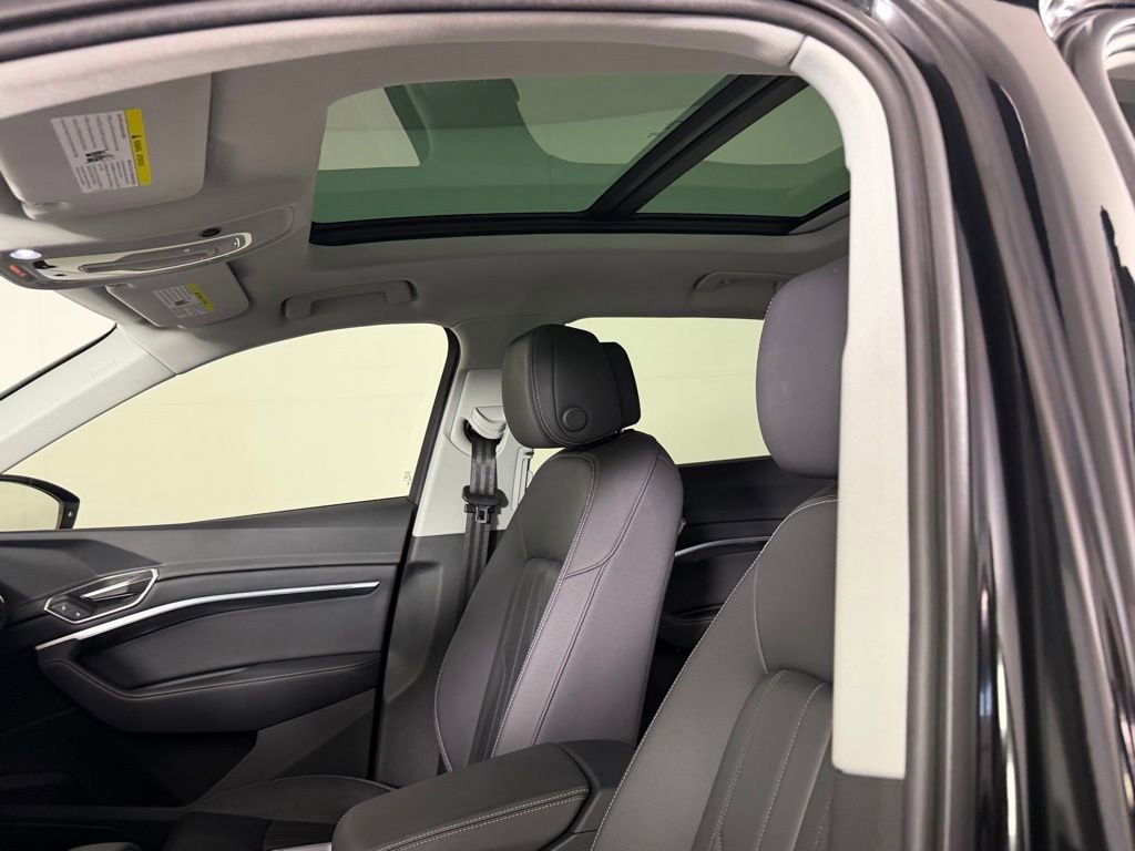 Used 2024 Audi Q8 e-tron Premium image 23