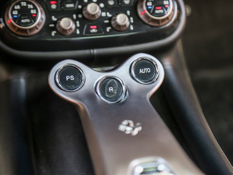 Used 2010 Ferrari California RWD image 33