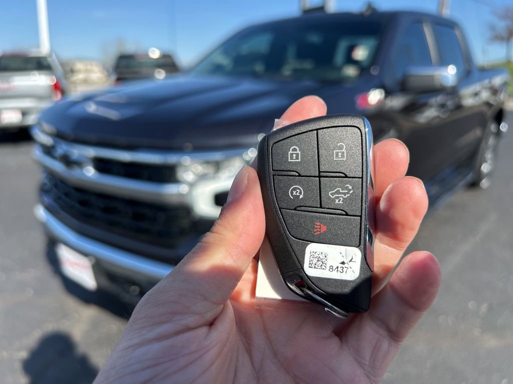 Used 2022 Chevrolet Silverado 1500 LT w/ Z71 Off-Road Package AWD/4WD image 52