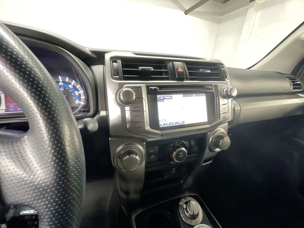 Used 2018 Toyota 4Runner SR5 Premium image 17