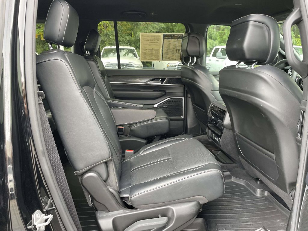 Certified 2022 Jeep Wagoneer Series II w/ Flexible Seating Group AWD/4WD image 19