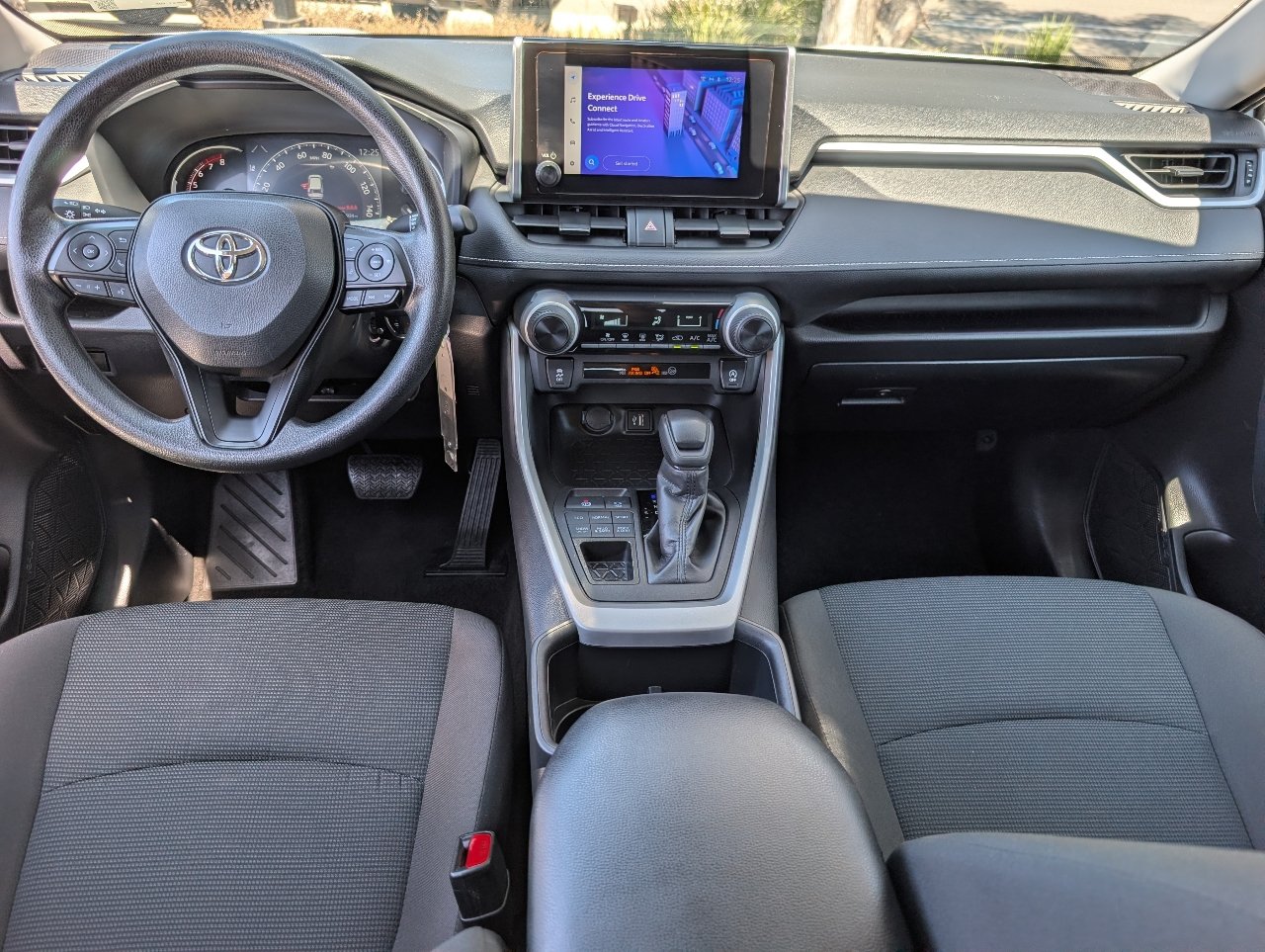 Used 2025 Toyota RAV4 LE AWD/4WD image 4