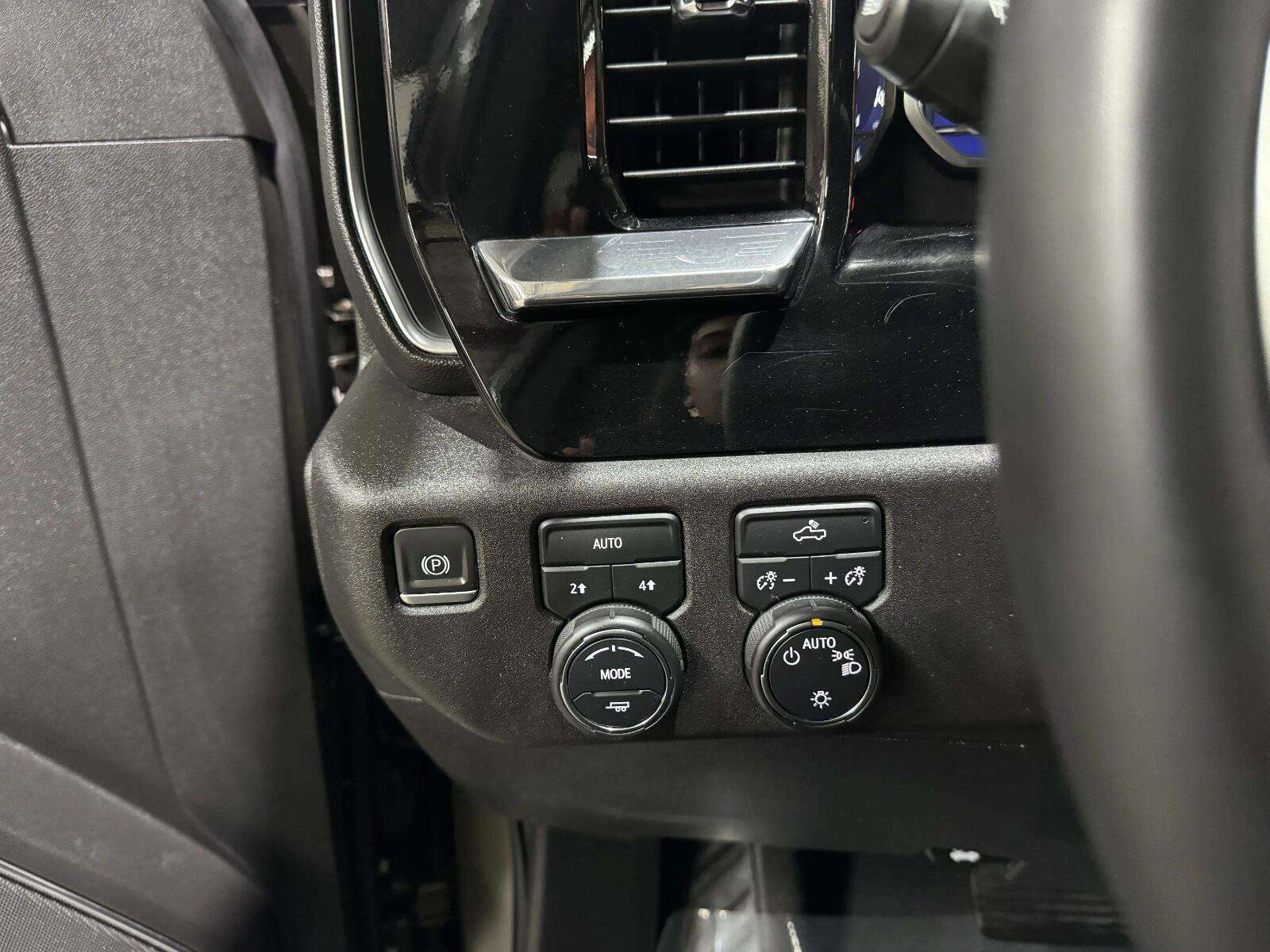 Used 2023 Chevrolet Silverado 1500 LT AWD/4WD image 56