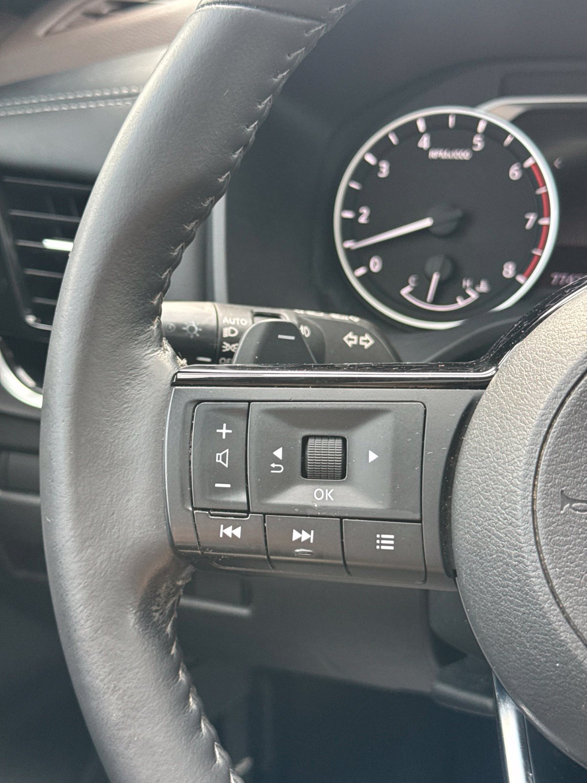 Used 2022 Nissan Rogue SL w/ SL Premium Package FWD image 24