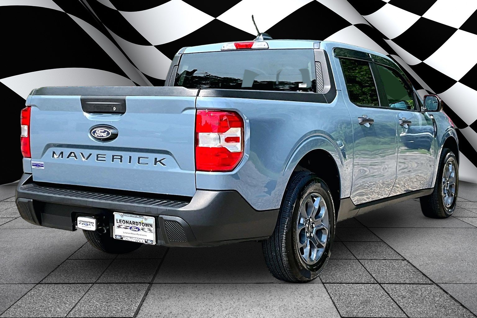 Used 2025 Ford Maverick XLT w/ Equipment Group 301A AWD/4WD image 2