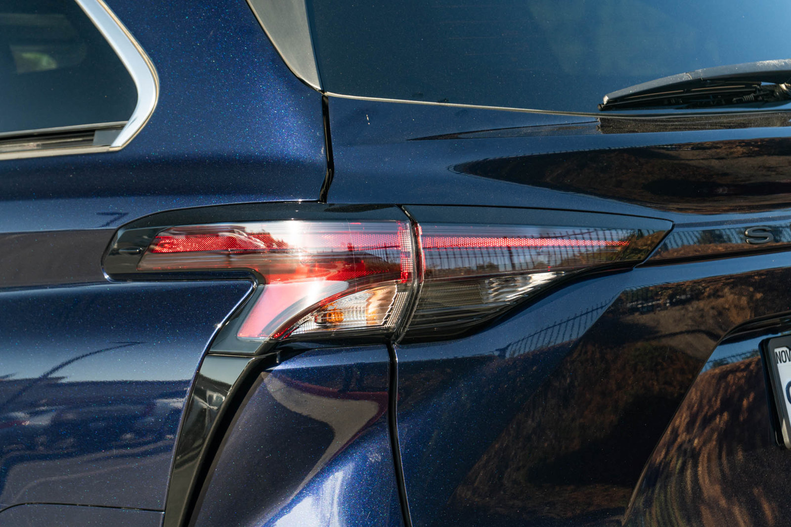 Certified 2024 Toyota Sienna XLE w/ XLE Plus Package FWD image 7