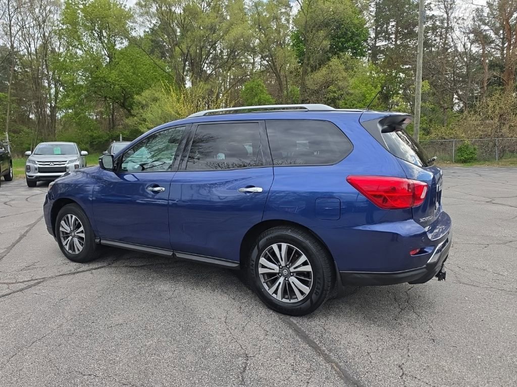 Used 2017 Nissan Pathfinder SV AWD/4WD image 4