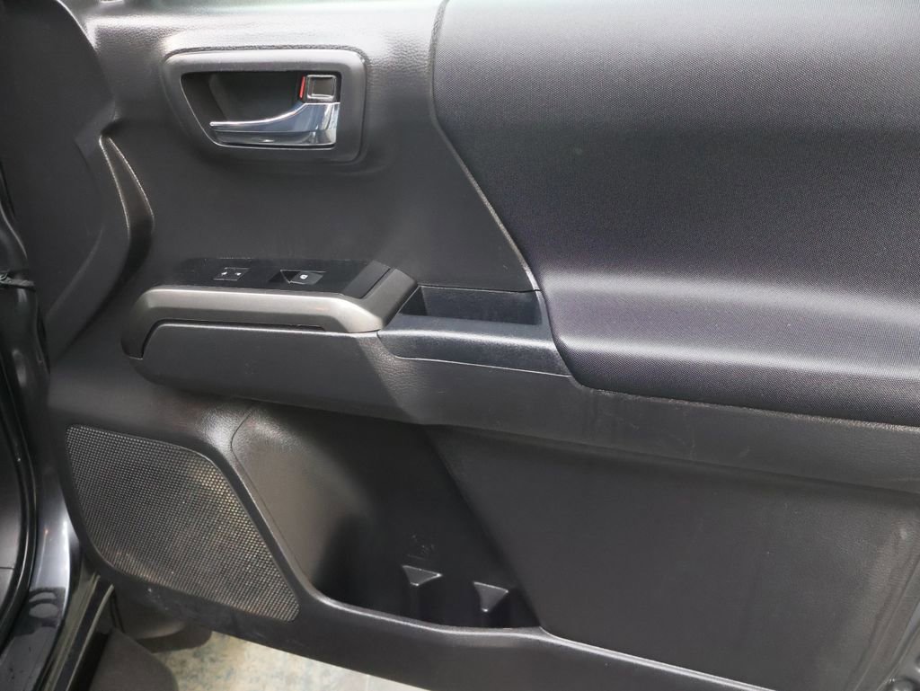 Used 2023 Toyota Tacoma TRD Sport AWD/4WD image 12
