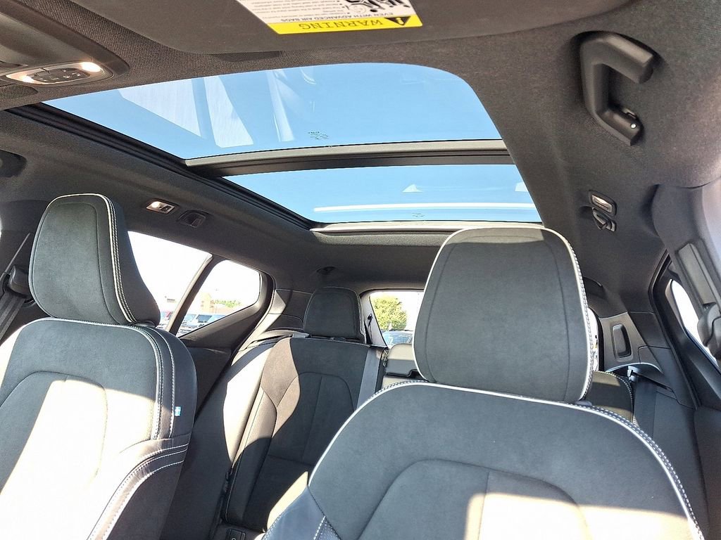 Used 2020 Volvo XC40 T5 R-Design w/ Protection Package Premier image 15