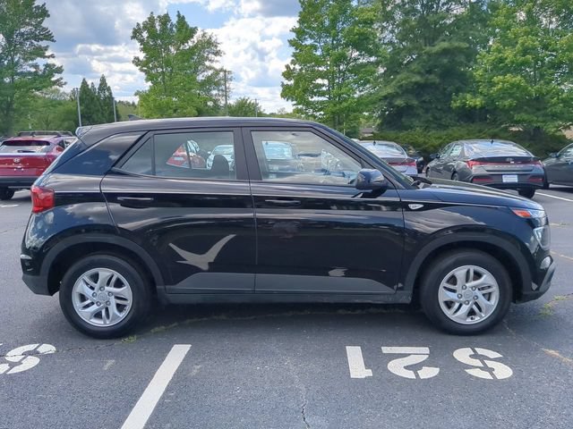 Used 2021 Hyundai Venue SE FWD image 3