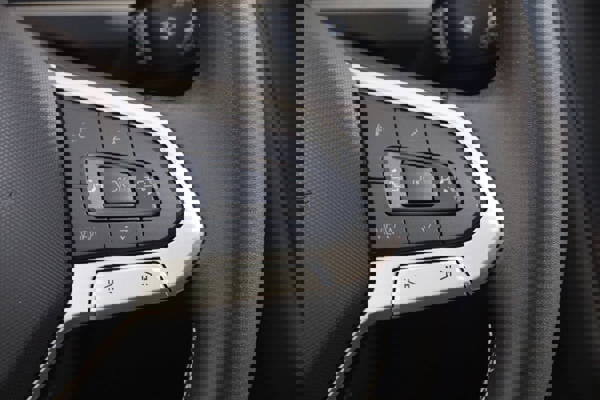 Used 2024 Volkswagen Tiguan SE image 36