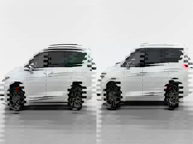 Used 2017 Chrysler Pacifica Limited w/ UConnect Theater Package video 2