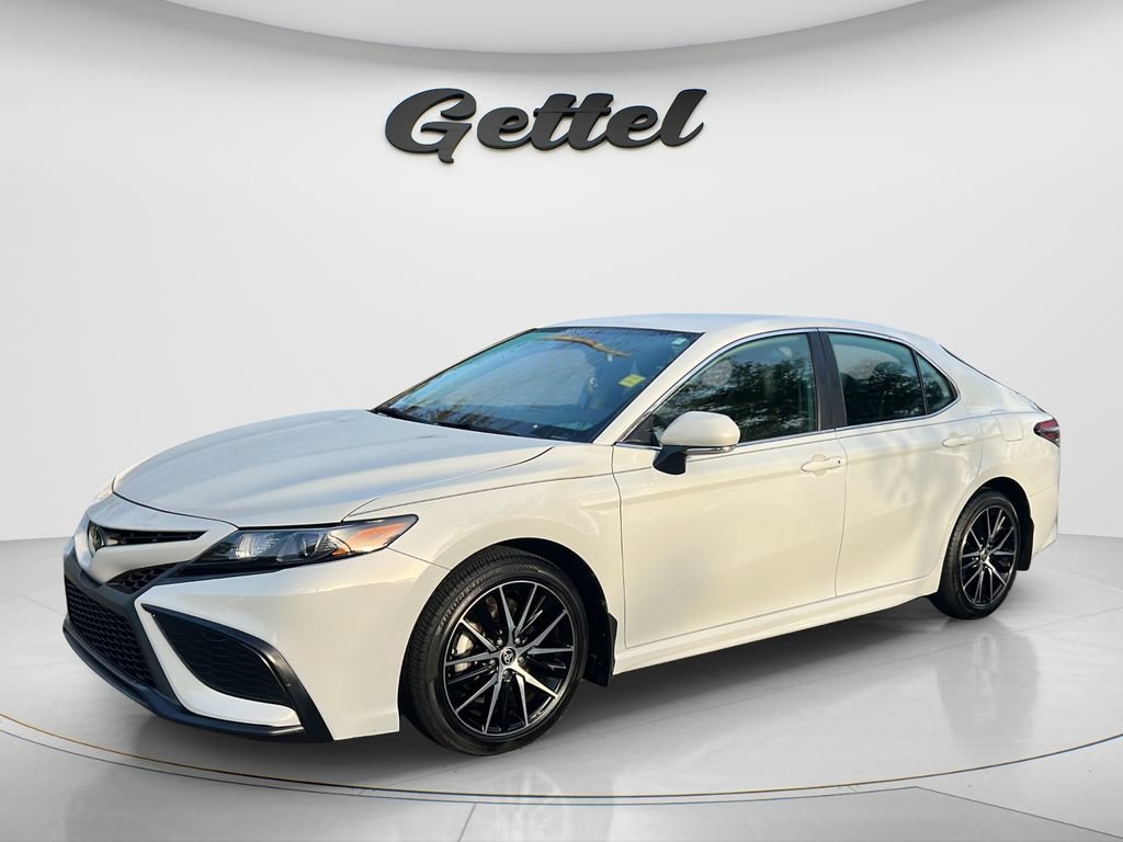 Used 2024 Toyota Camry SE w/ Convenience Package