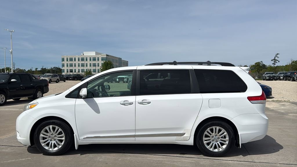 Used 2014 Toyota Sienna XLE video 2