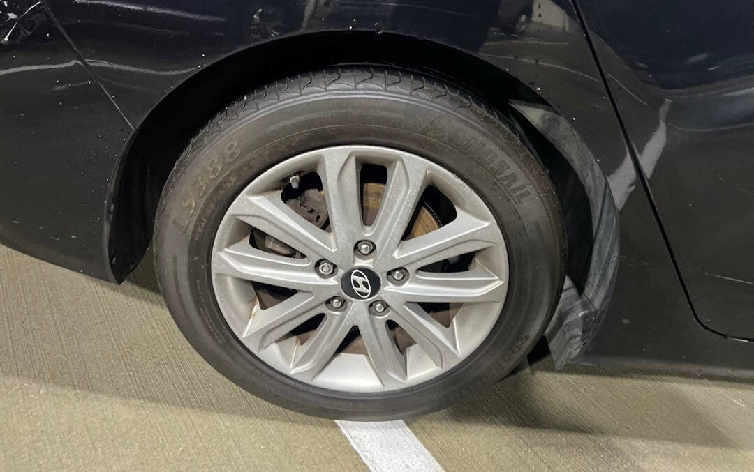 Used 2016 Hyundai Elantra SE w/ Option Group 02 image 19