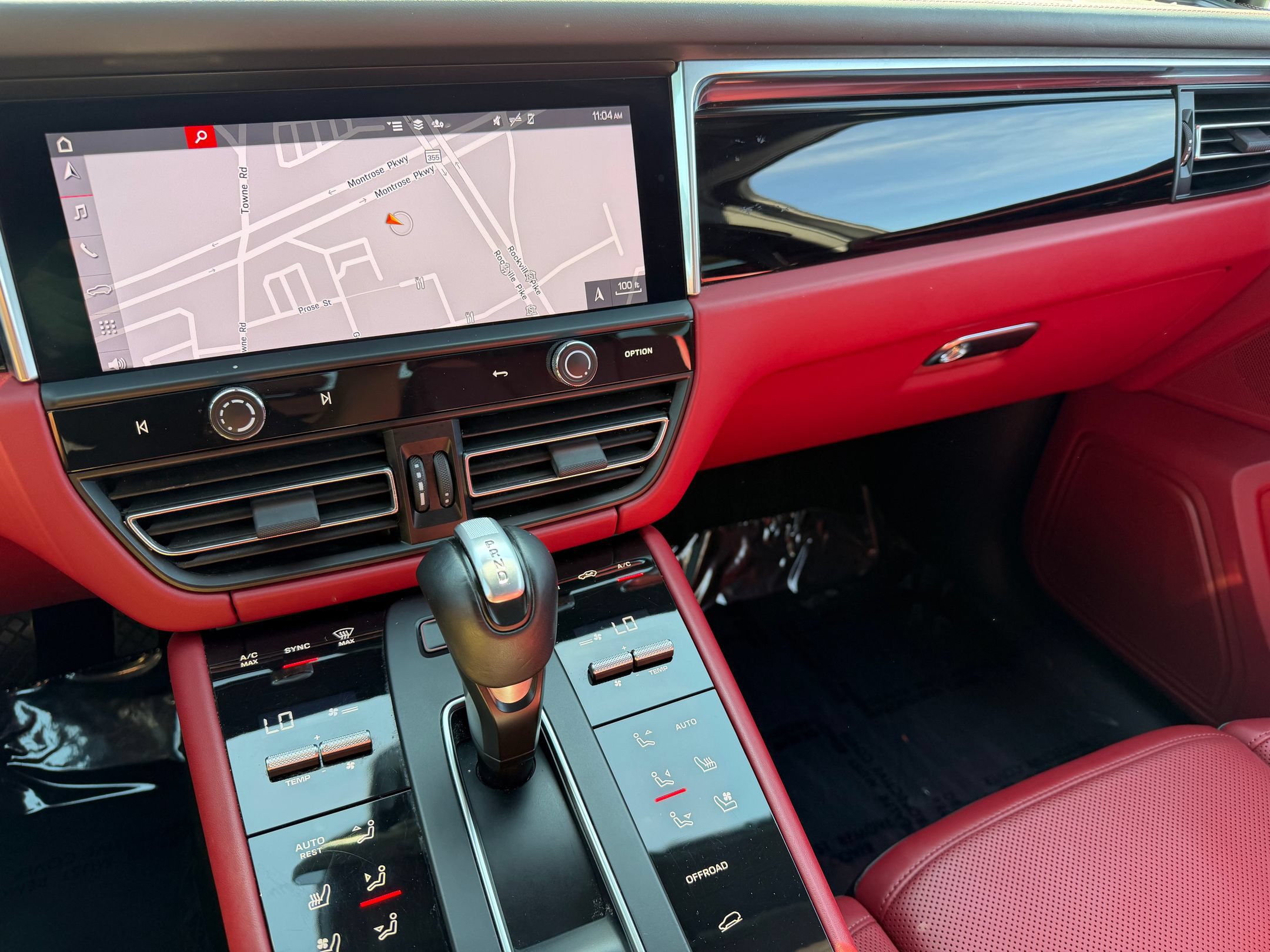 Certified 2023 Porsche Macan AWD/4WD image 14