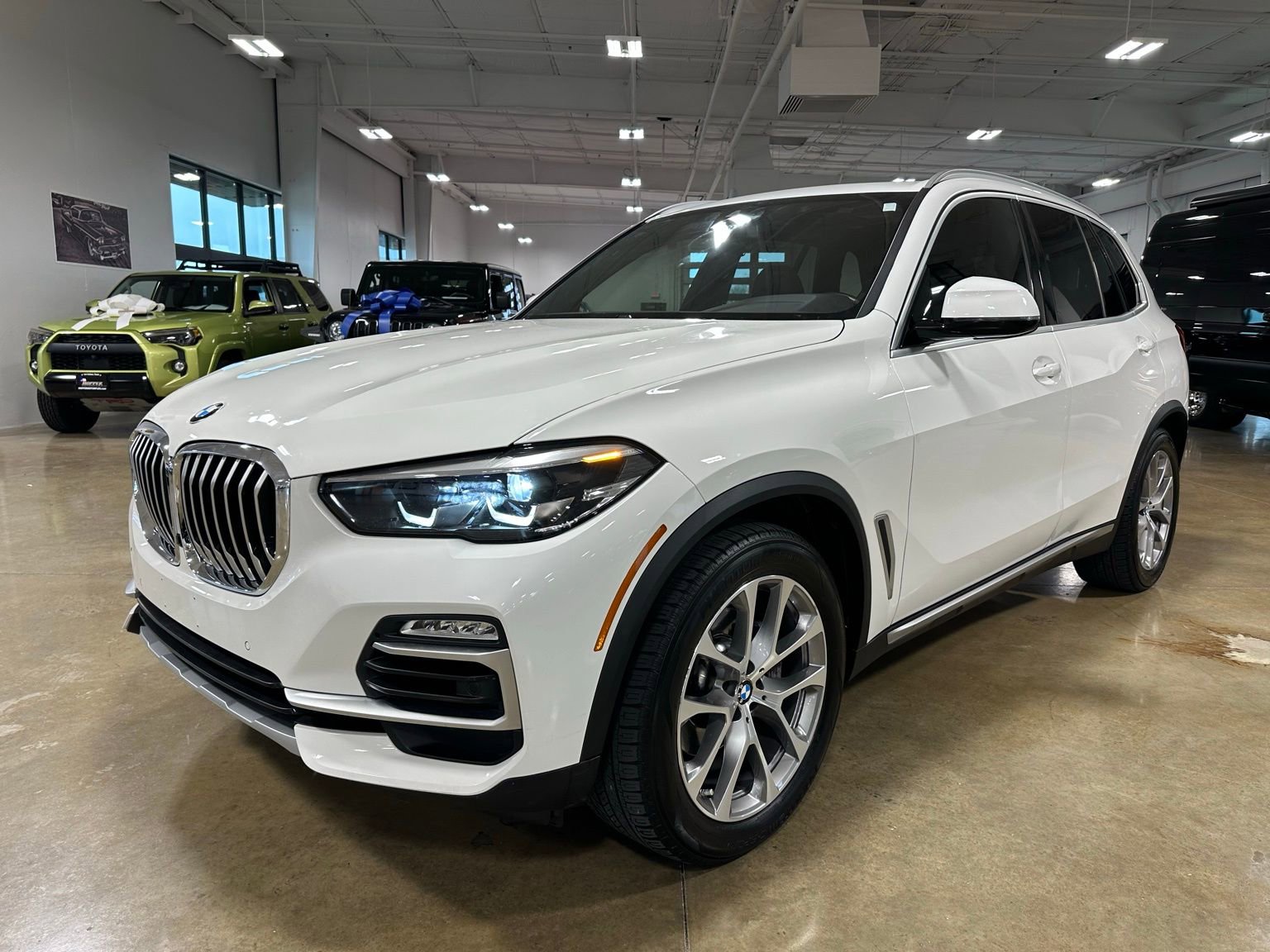 Used 2021 BMW X5 xDrive40i w/ Convenience Package AWD/4WD image 3