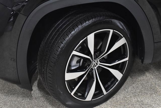 Used 2024 Volkswagen Atlas SEL Premium R-Line image 11