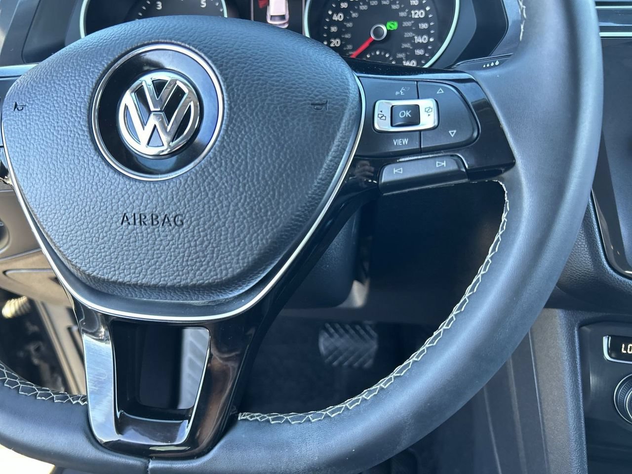 Used 2021 Volkswagen Tiguan SE FWD image 22