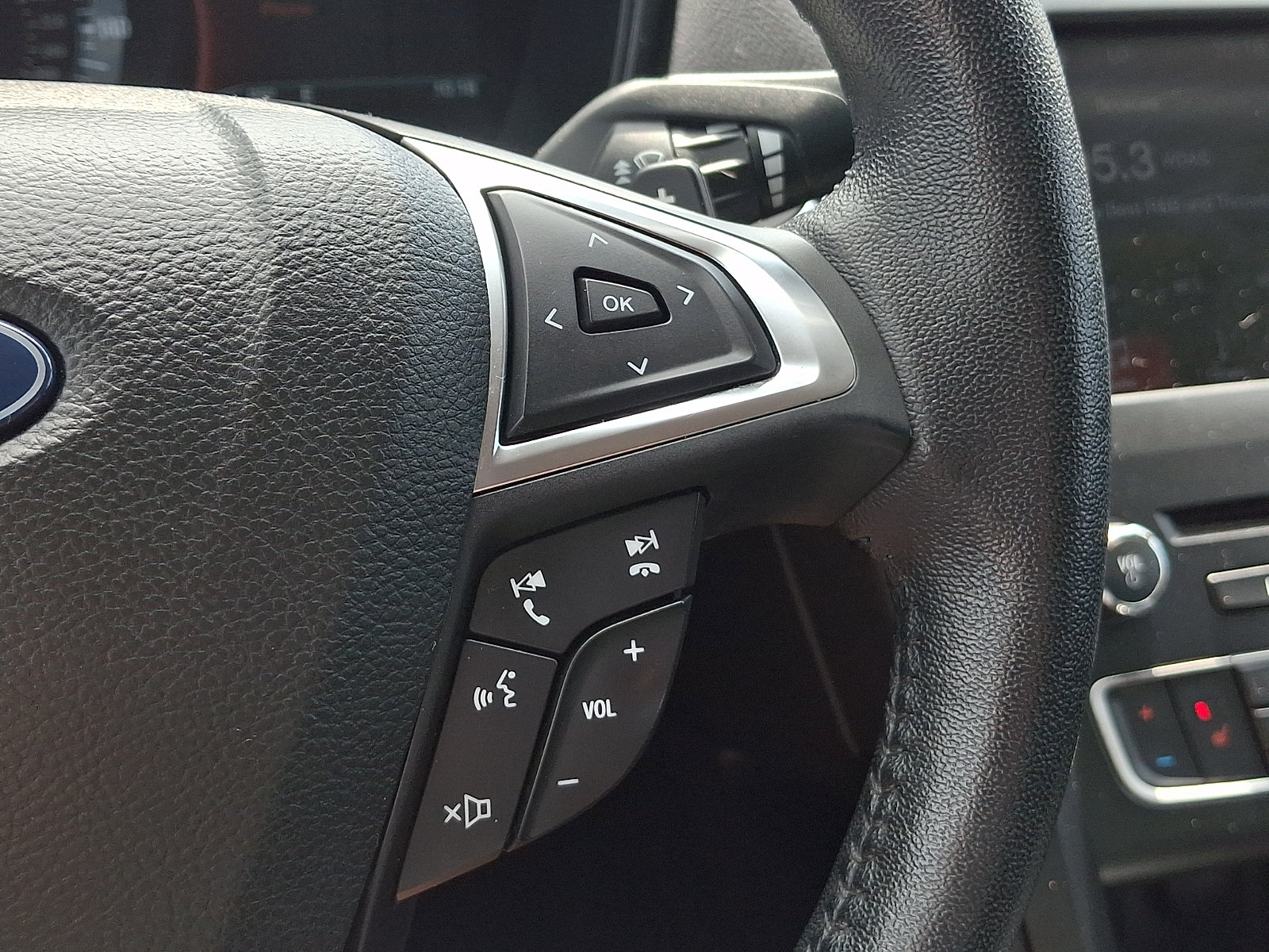 Used 2018 Ford Fusion SE w/ Equipment Group 201A FWD image 22