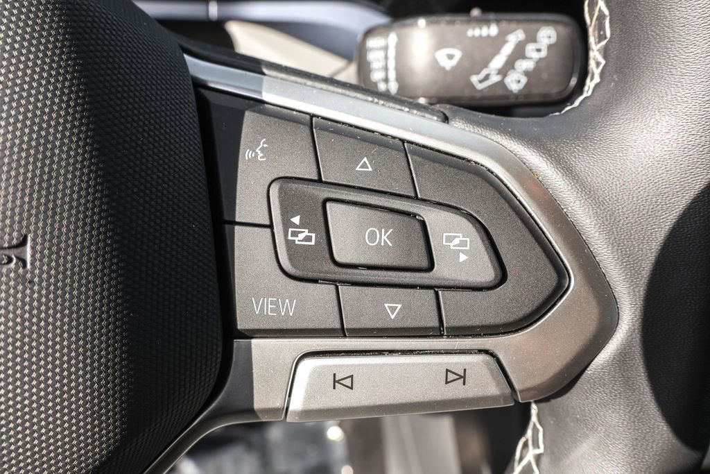 Certified 2022 Volkswagen Taos SE image 22