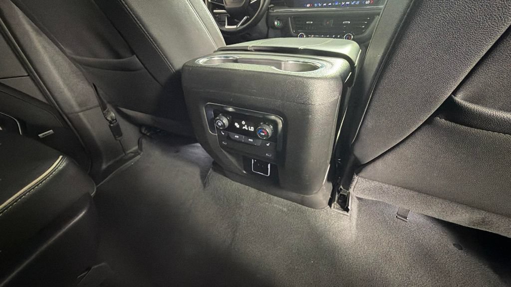 Certified 2025 Chevrolet Suburban Premier AWD/4WD image 32
