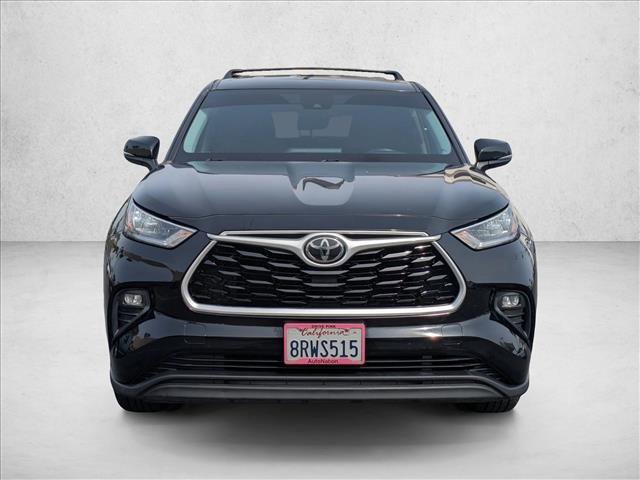 Used 2020 Toyota Highlander LE FWD image 2