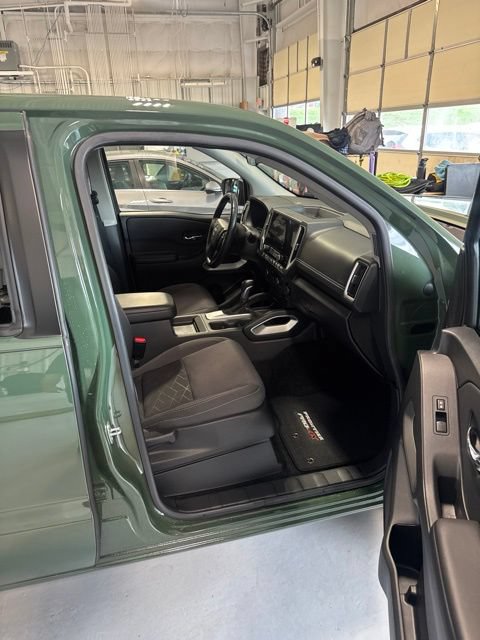 Used 2025 Nissan Frontier SV w/ SV Convenience Package RWD image 14