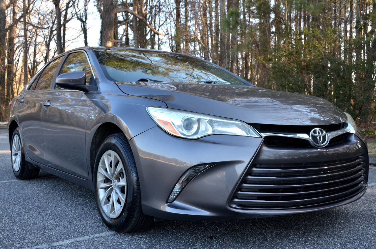 Used 2015 Toyota Camry LE image 4