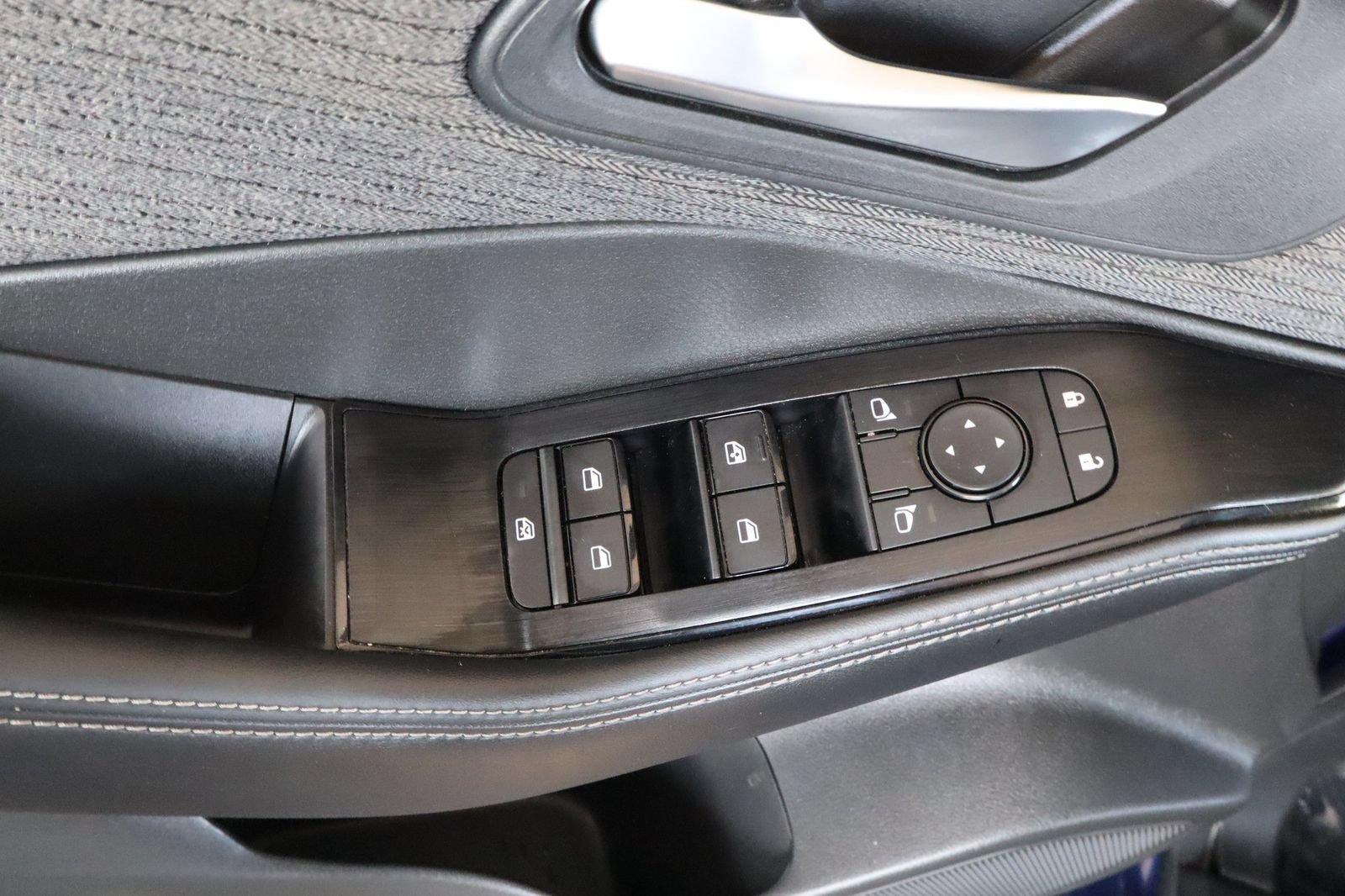 Used 2023 Nissan Rogue SV FWD image 19