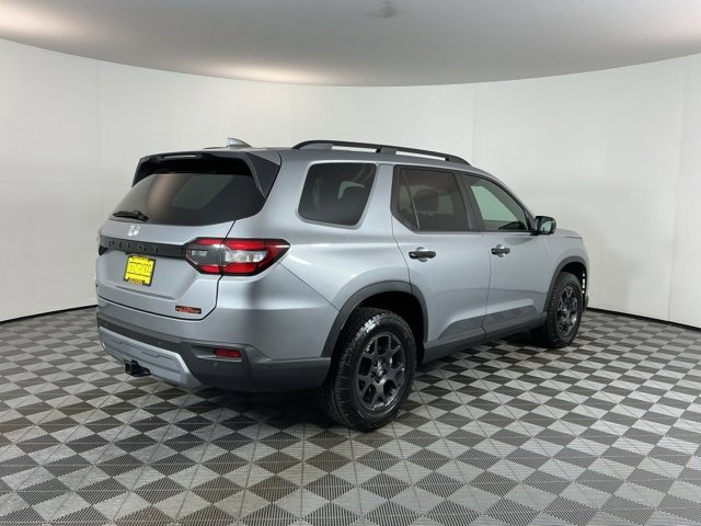 Used 2025 Honda Pilot TrailSport image 5