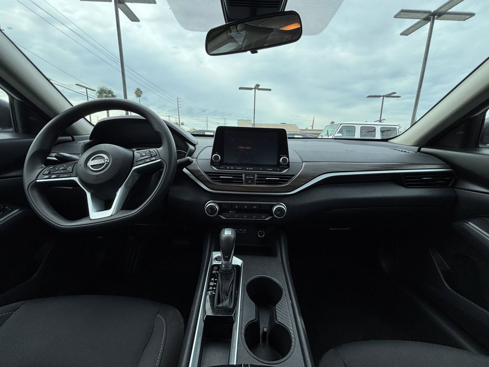 Used 2025 Nissan Altima 2.5 SV FWD image 35