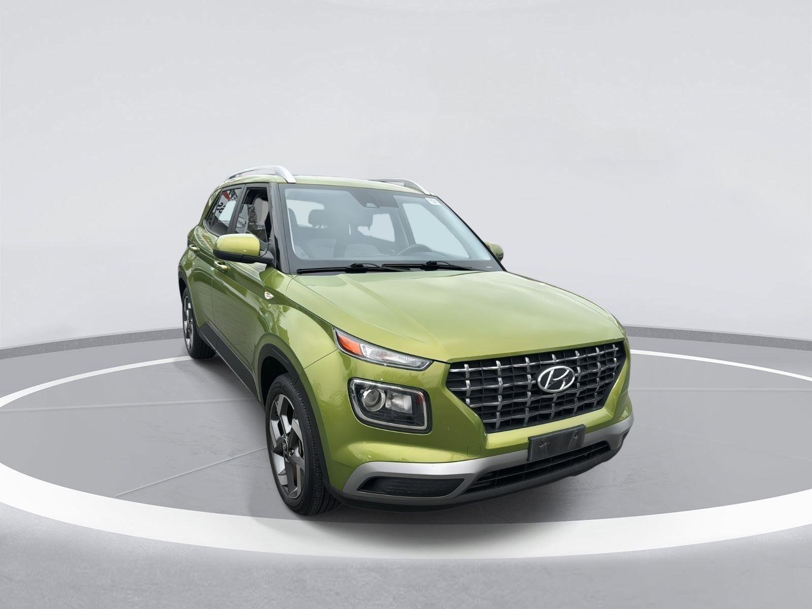 Used 2023 Hyundai Venue SEL w/ Cargo Package image 2