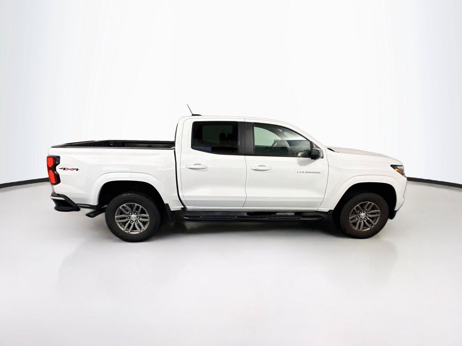Used 2024 Chevrolet Colorado LT w/ LT Convenience Package III AWD/4WD image 6