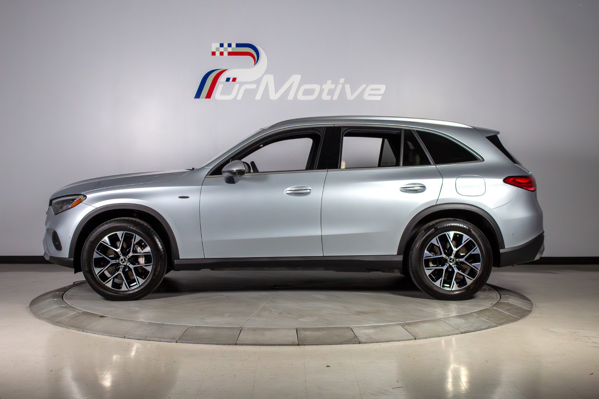 Used 2025 Mercedes-Benz GLC 350e 4MATIC image 2