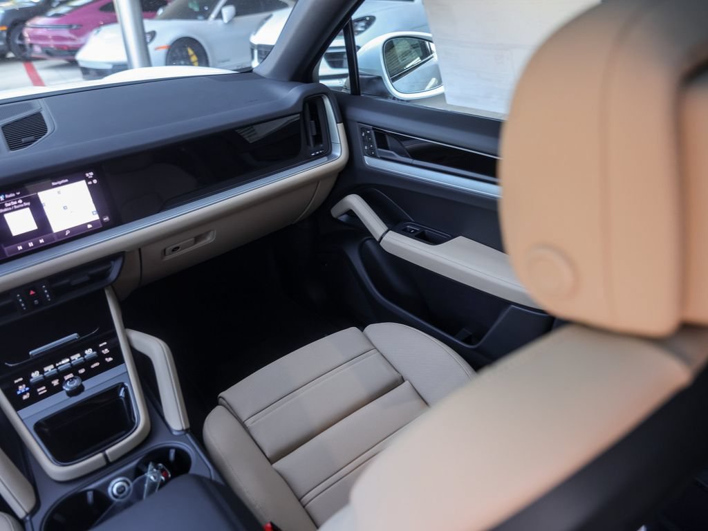 New 2026 Porsche Cayenne Coupe AWD/4WD image 33