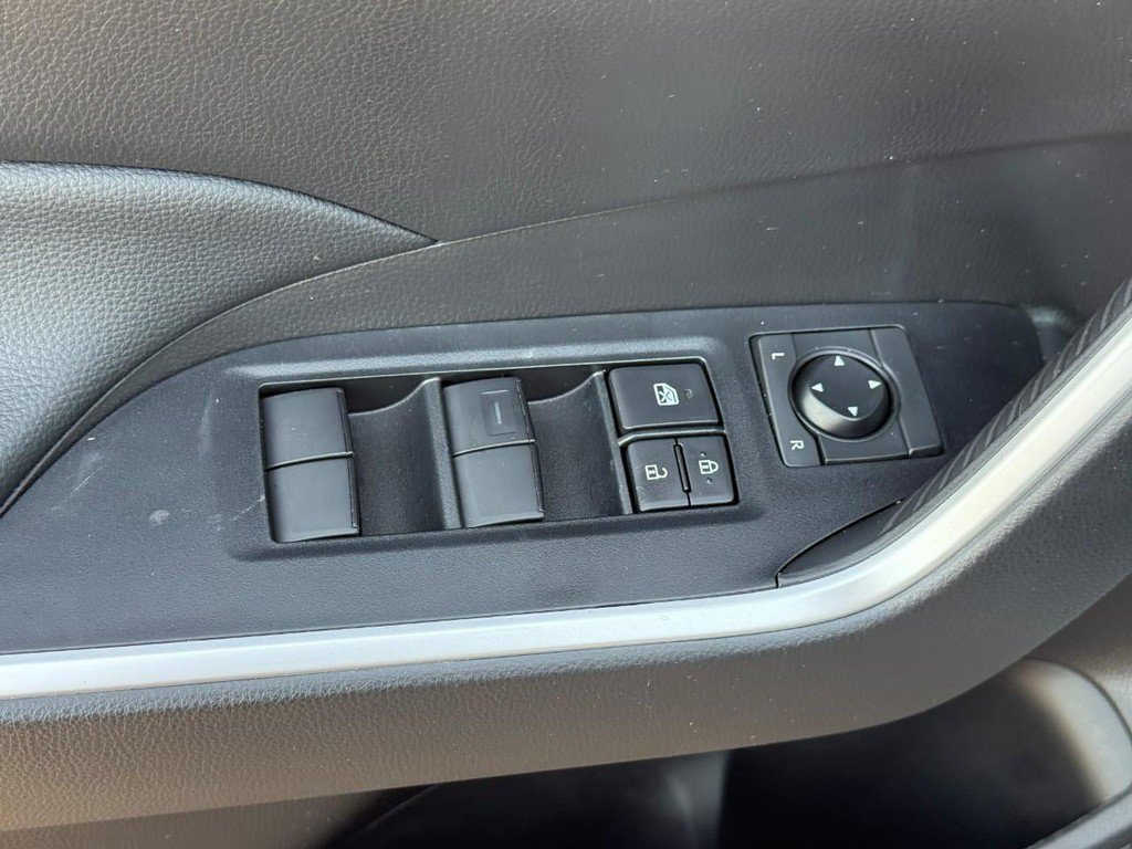 Certified 2025 Toyota RAV4 LE AWD/4WD image 19