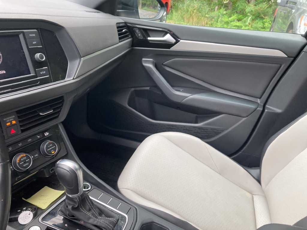 Used 2019 Volkswagen Jetta R-Line w/ R-Line Cold Weather Package FWD image 15