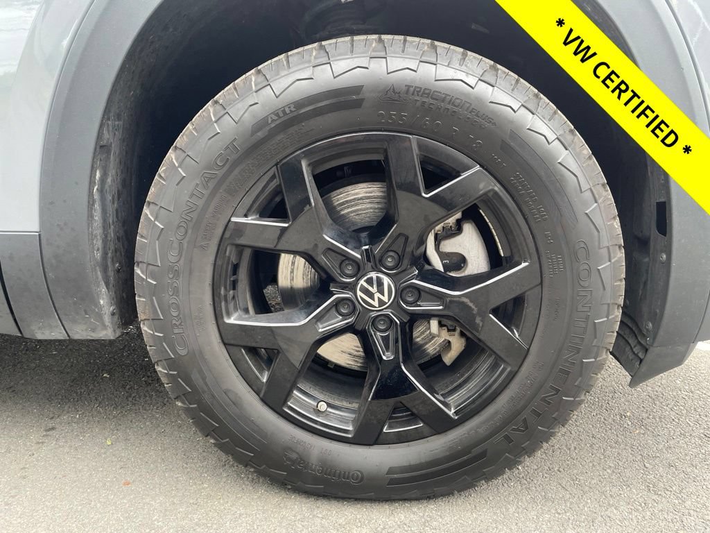 Certified 2025 Volkswagen Atlas Peak Edition SE AWD/4WD image 14