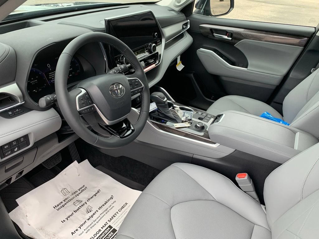 New 2026 Toyota Highlander Platinum AWD/4WD image 10