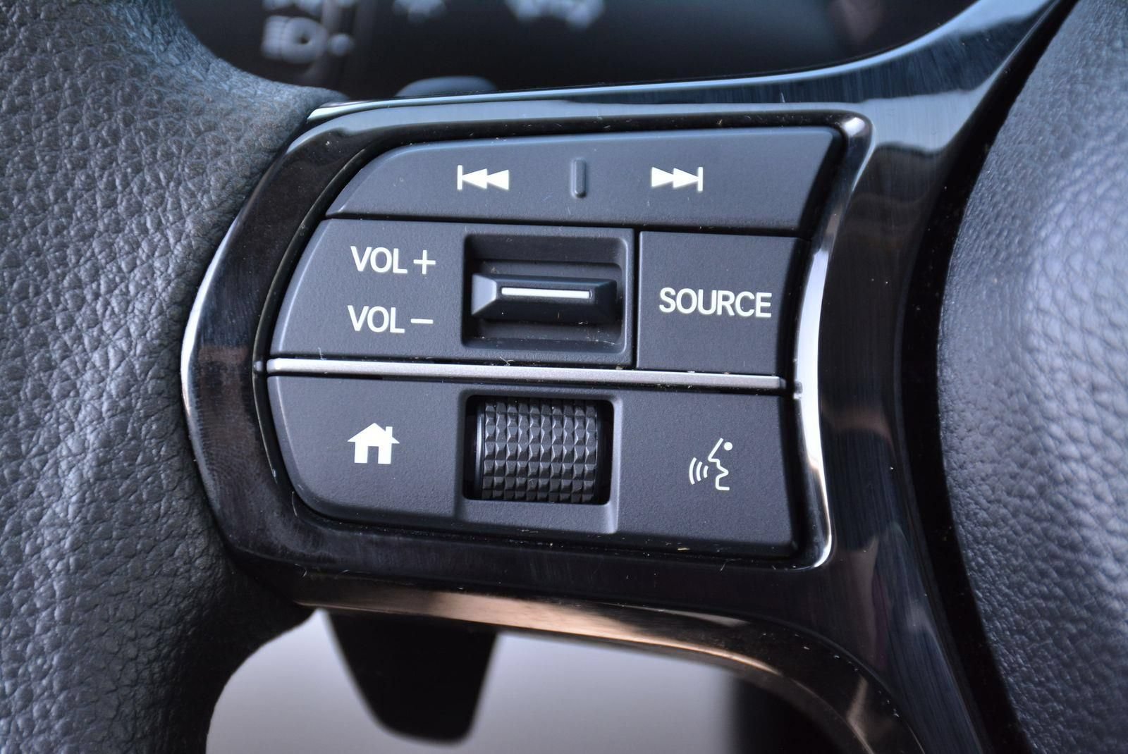 Used 2023 Honda Pilot LX image 28