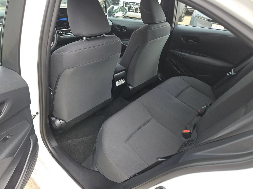 Used 2025 Toyota Corolla LE FWD image 28