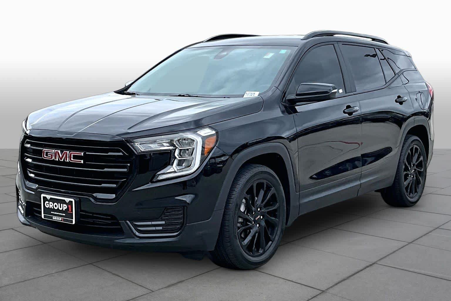 Used 2024 GMC Terrain SLE w/ Driver Convenience Package FWD image 2