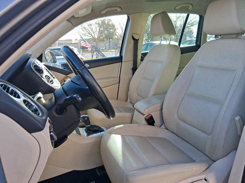 Used 2011 Volkswagen Tiguan S image 13