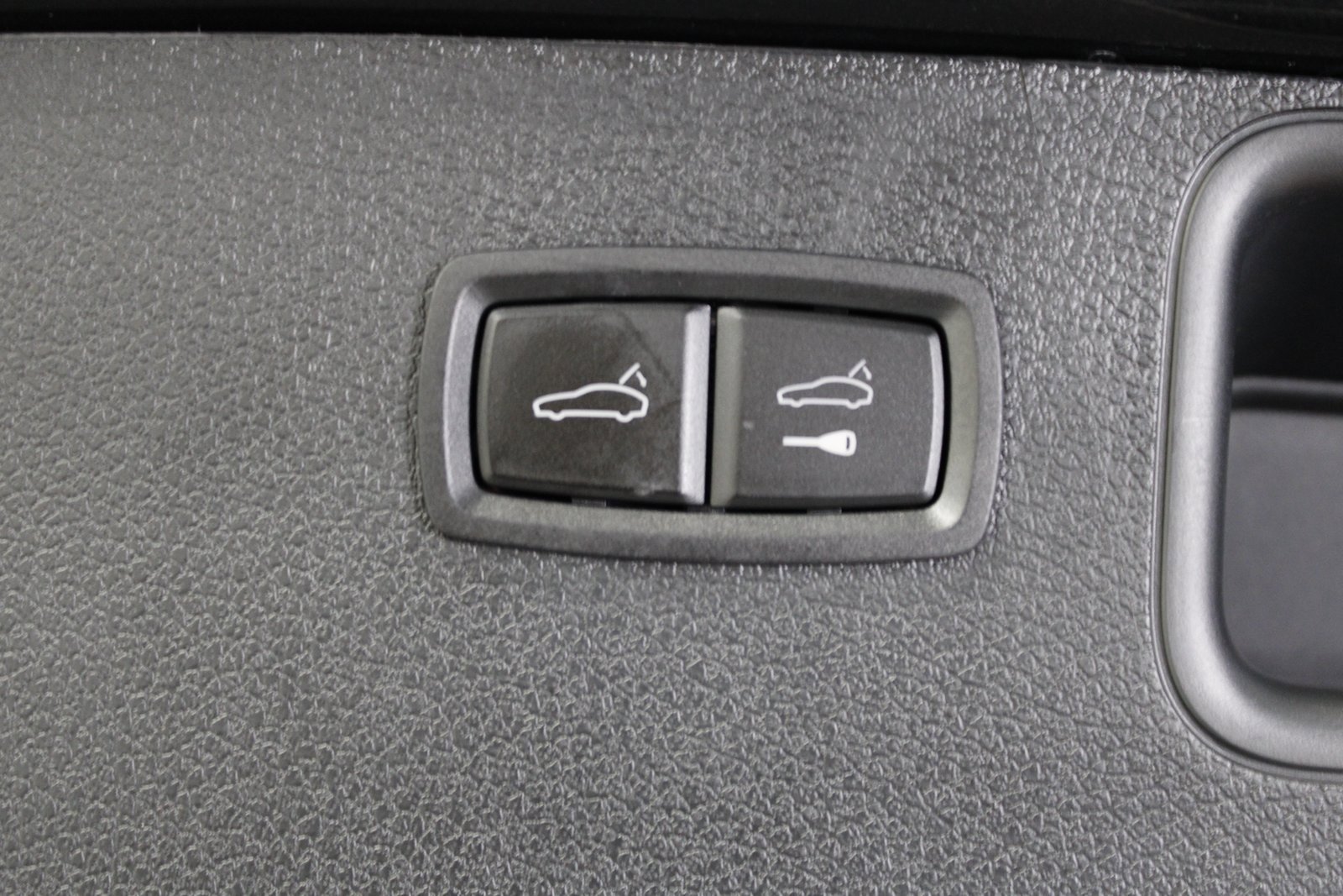 Certified 2025 Porsche Macan image 18