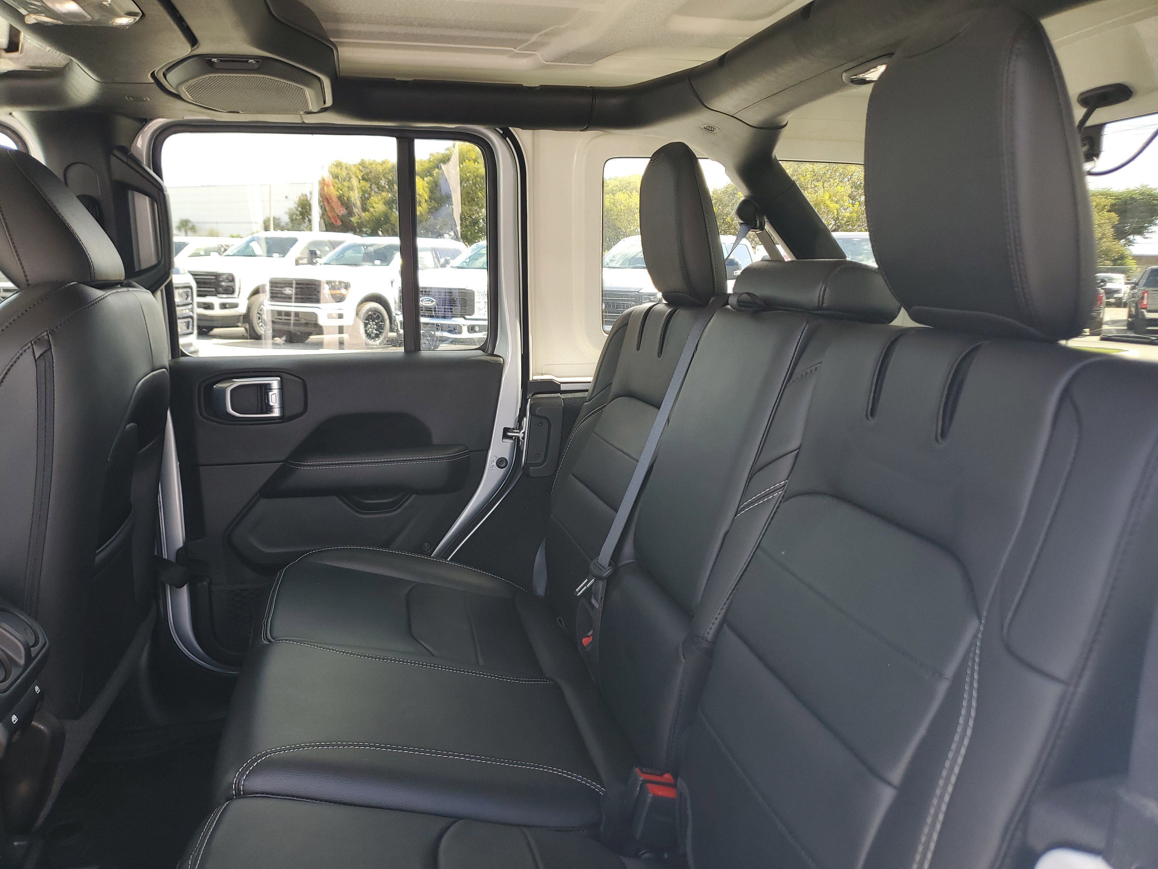Used 2023 Jeep Wrangler Unlimited Sahara image 13