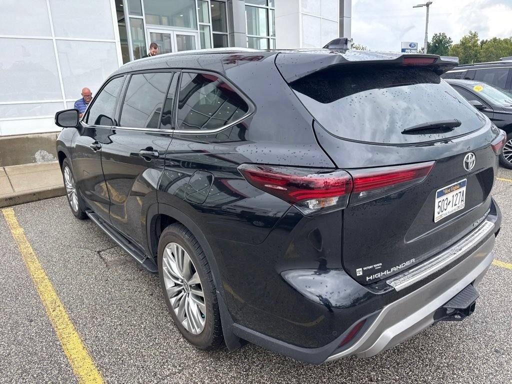 Used 2025 Toyota Highlander Platinum AWD/4WD image 40