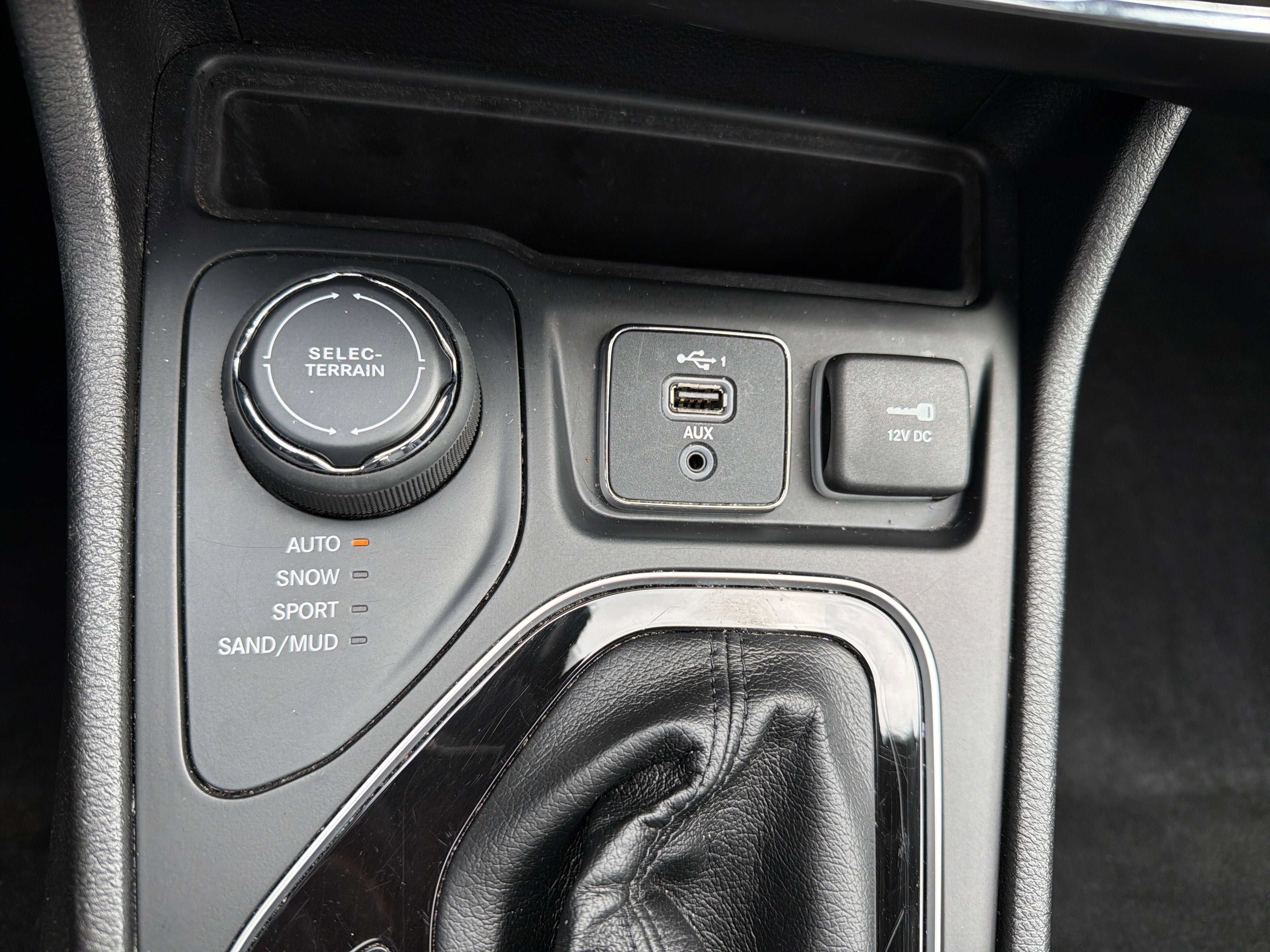 Used 2021 Jeep Cherokee Limited AWD/4WD image 22