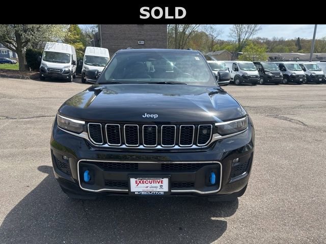 Used 2024 Jeep Grand Cherokee Overland w/ Advanced Protech Group III AWD/4WD image 2